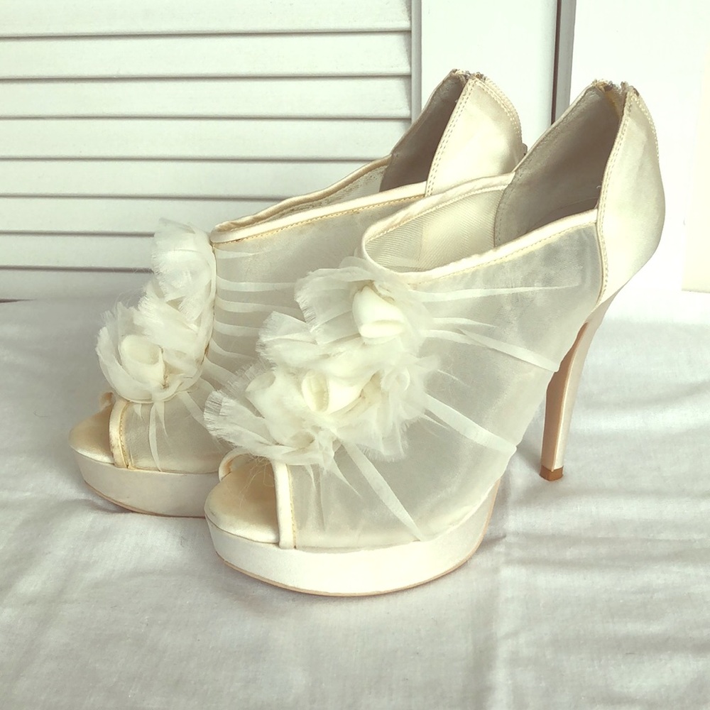 White by VeraWang Organza heels size 7M